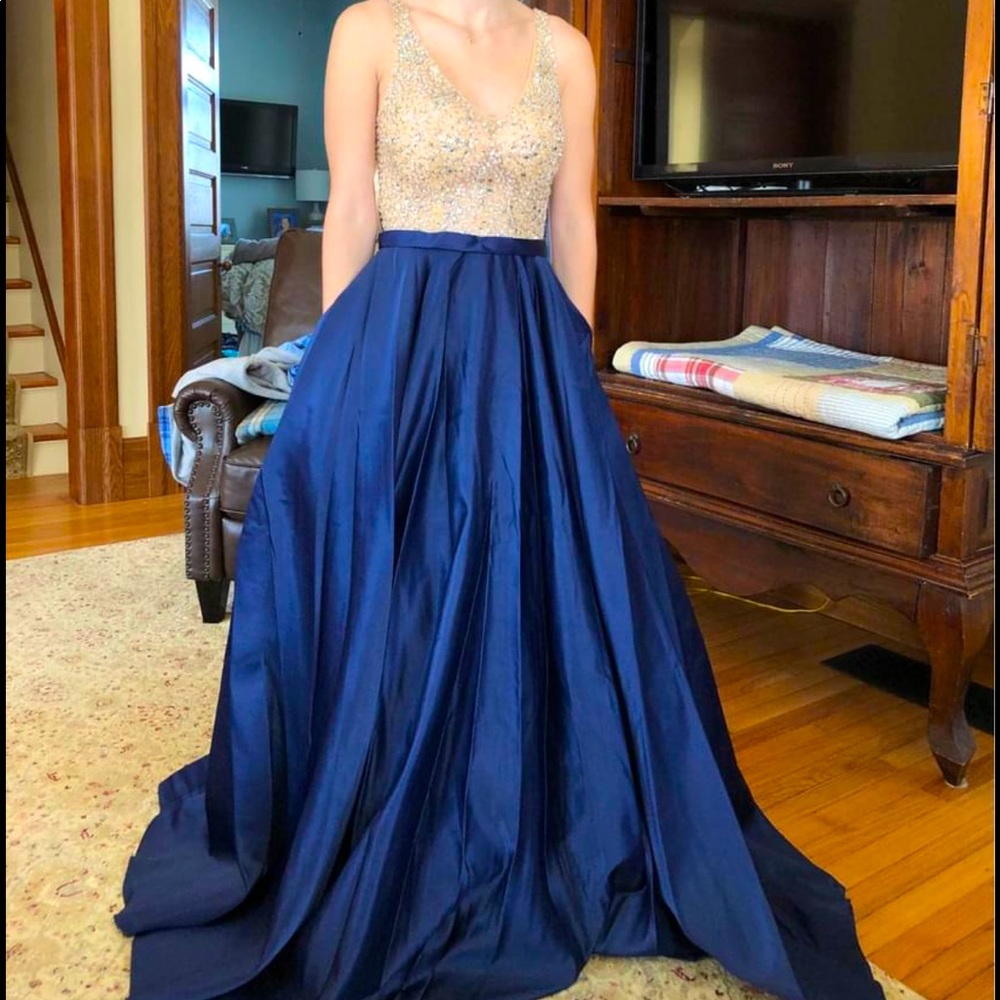 Prom girl prom dress! never worn out! Only tried on twice.